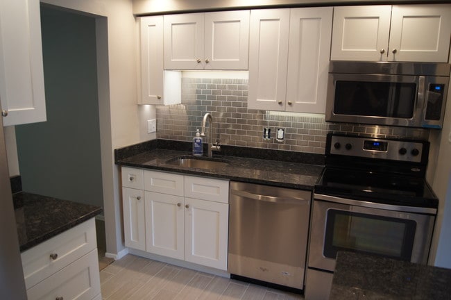 Stainless Steel Appliances - 1004 Cottingham Ct