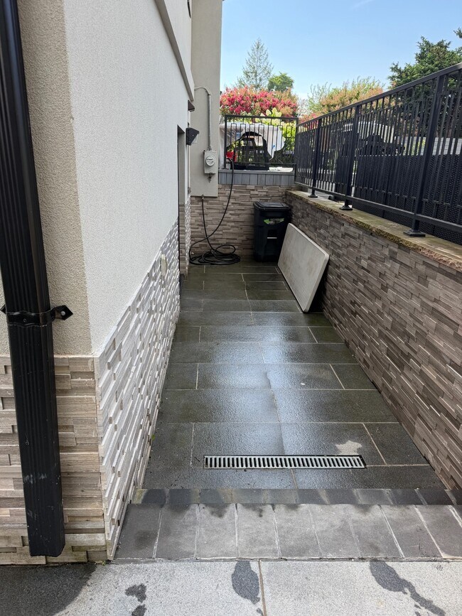 Foto del edificio - 3829 Beechwood Pl