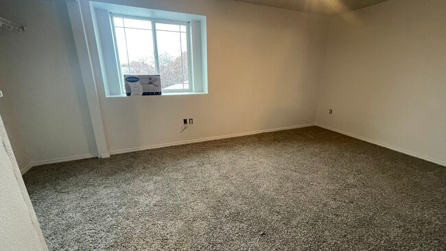 Ensuite Bedroom 1 - 508 NE Negus Loop