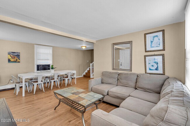 Foto del edificio - 549 Brielle Rd