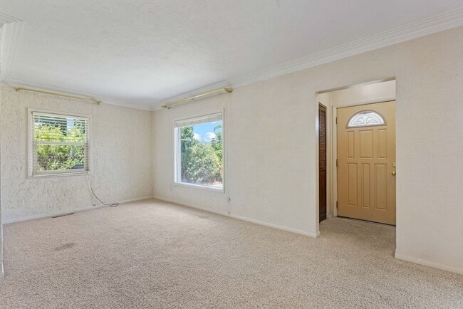 Building Photo - 4 BED 2.5 BATH HOME IN REXBURG