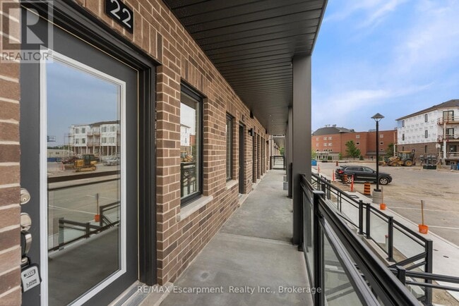 Building Photo - 940-940 St David St N