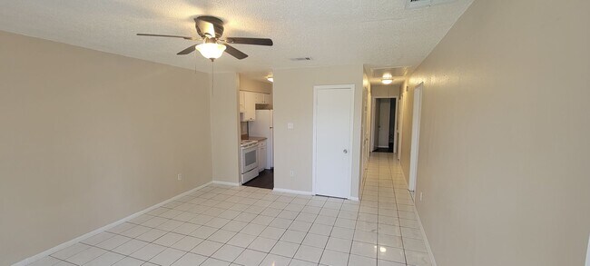 Building Photo - 3019 Aspin Dr
