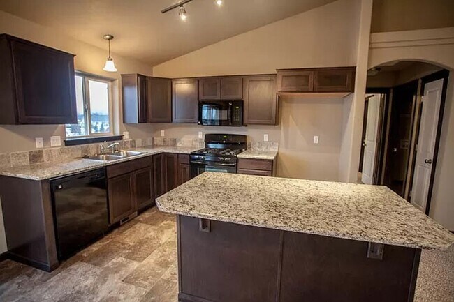 Foto del edificio - Charming 3-Bedroom Home in Post Falls