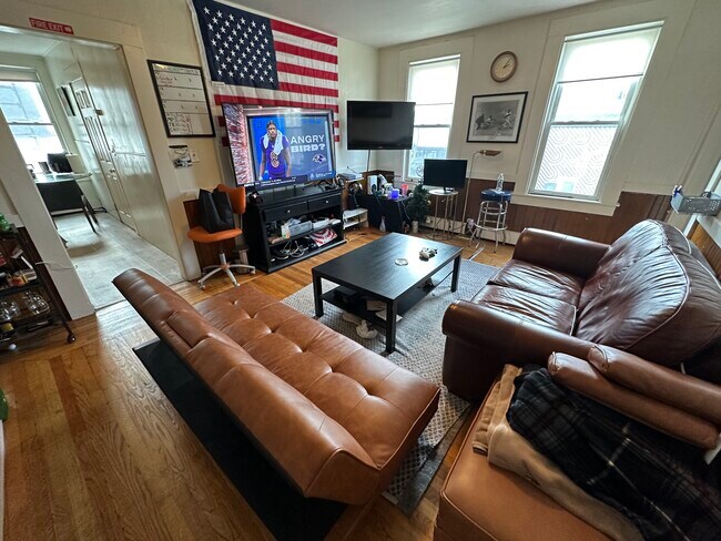 Foto del edificio - 53 W 7th St