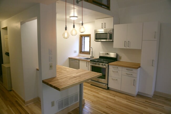 Building Photo - 2312 Milwaukee Avenue