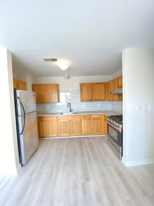 Building Photo - 522 W 26th St