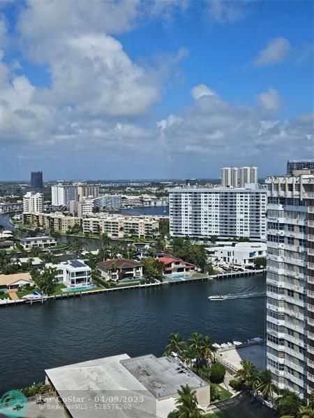 Foto del edificio - 1985 S Ocean Dr