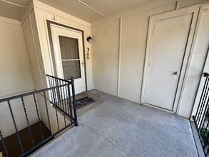 Building Photo - 1717 E Lindsey St