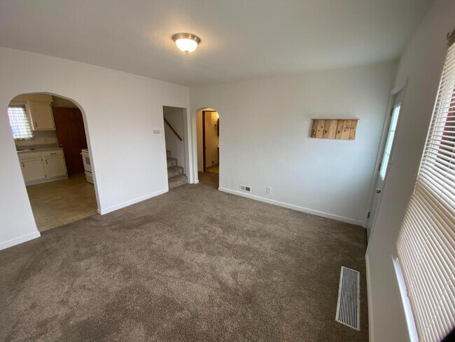 Foto del edificio - 404 S Wayland Ave