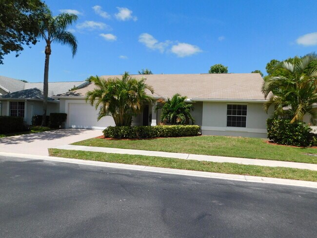 Building Photo - 230 Moccasin Trail W