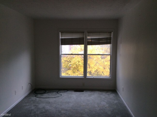 Building Photo - 10 br, 1.5 bath  - 4002 Norfolk Ct