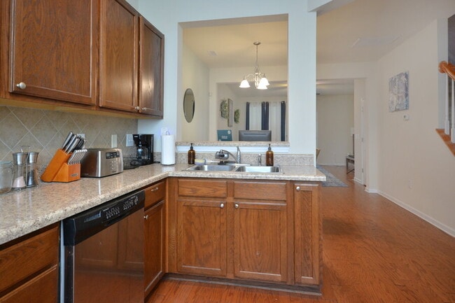 Building Photo - 100-324 Stratford Lakes Dr