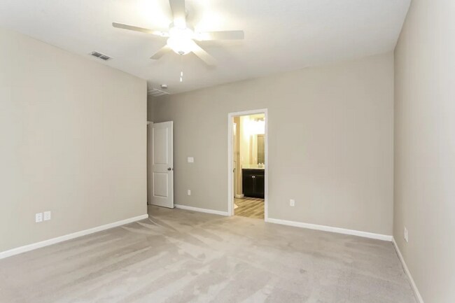 Foto del edificio - 6283 Bluff Ave