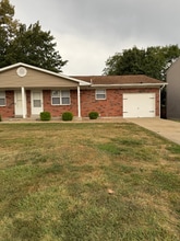 Building Photo - 611 Linda Ln