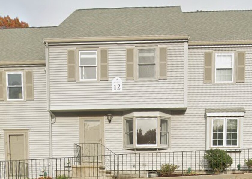 Primary Photo - 12 Oak Ridge Dr
