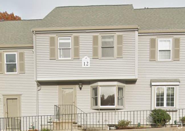 Building Photo - 12 Oak Ridge Dr
