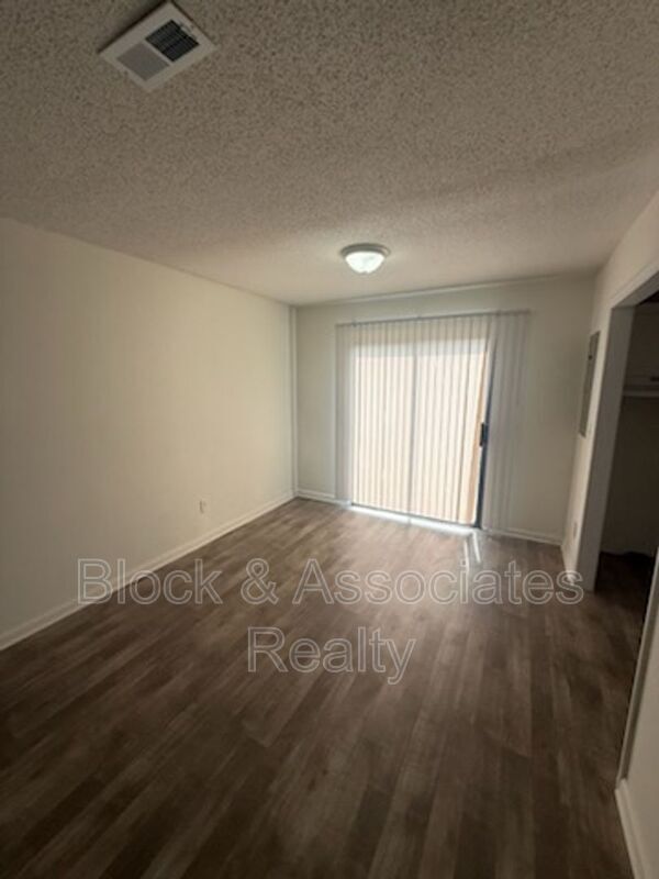 Building Photo - 605 Sunset Ave