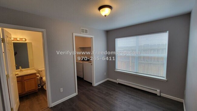 Foto del edificio - 2821 Village Park Dr