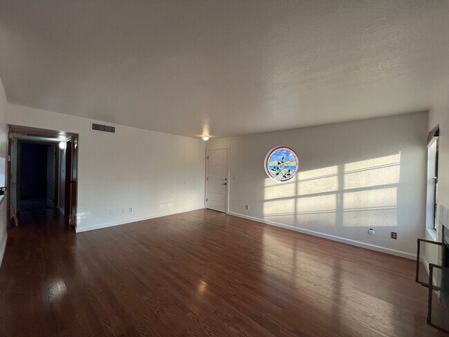 Foto del edificio - 5070 Jeffreys St