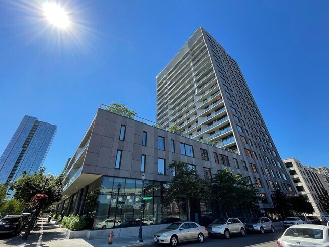 Foto del edificio - Spacious Vista Pearl Condo with Bonus Den, Stunning Views and Fabulous Amenities