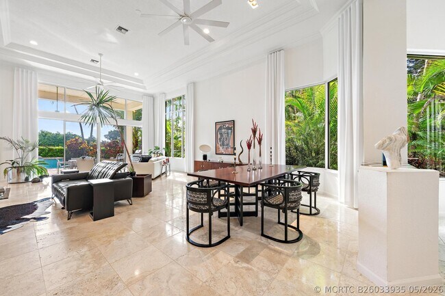Foto del edificio - 8080 Sandhill Ct