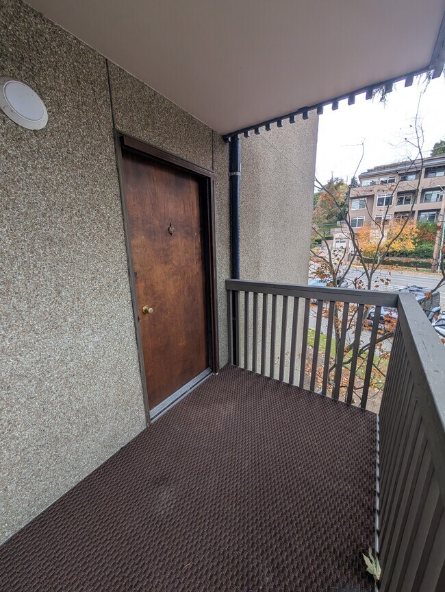 Photo - 2550 Thorndyke Ave W Apartment