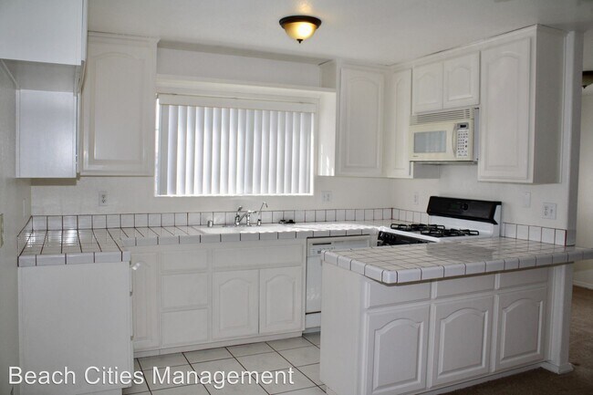 Building Photo - 10721 Chestnut St