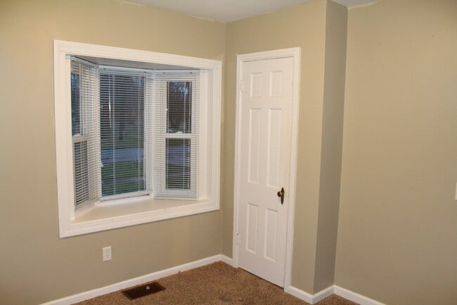 Building Photo - 1519 Baker Dr
