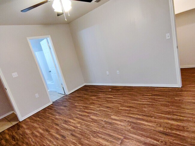 Foto del edificio - 526 N Dover Ave