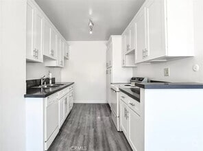 Building Photo - 5414 Newcastle Ave