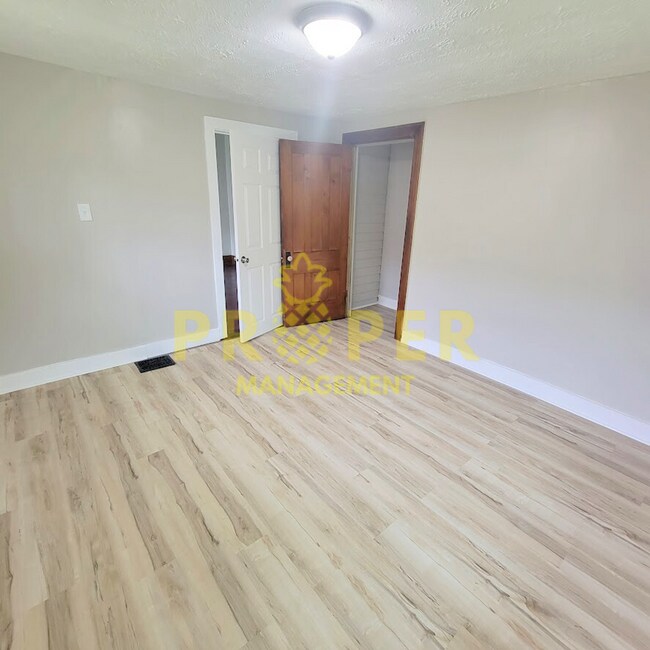 Building Photo - 4 bedrooms 1 bathrooms house for rent