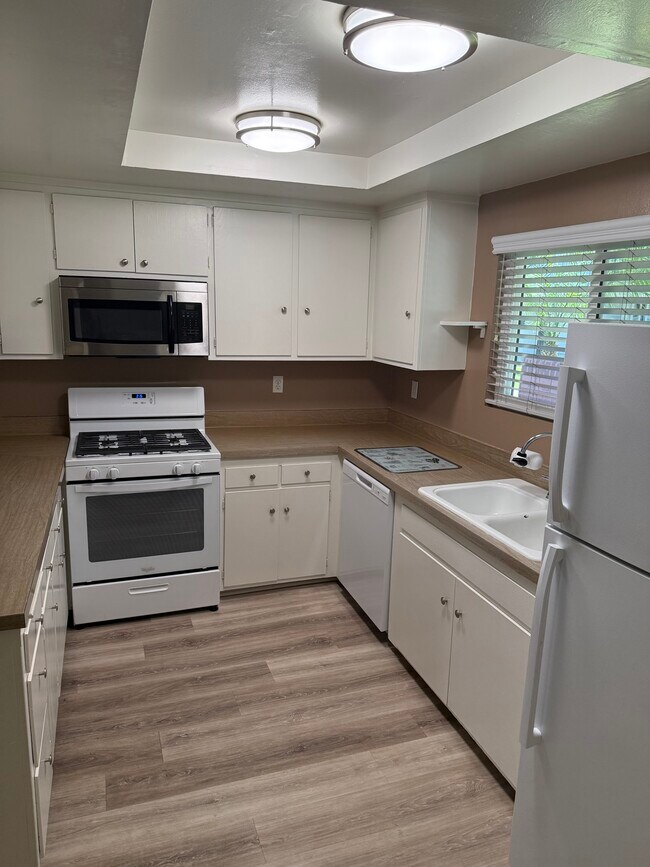 Estufa de cocina y microondas - 1441 Prospect Ave