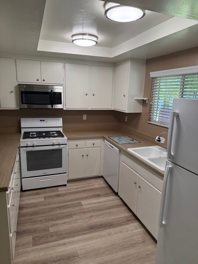 Kitchen Stove and Microwave - 1441 Prospect Ave