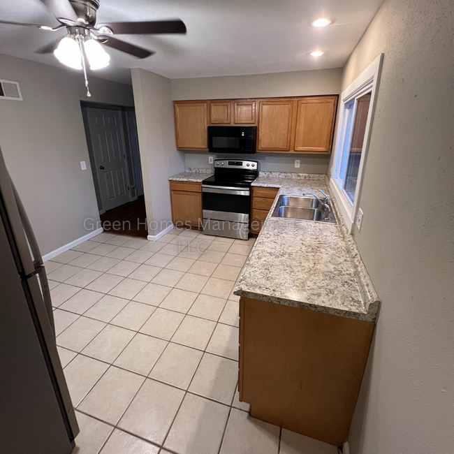 Kitchen - 1235 Walker Ave