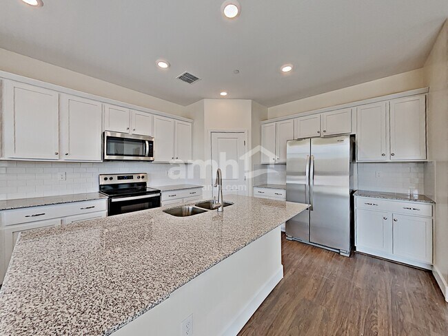 Foto del edificio - 5949 W Columbine Dr