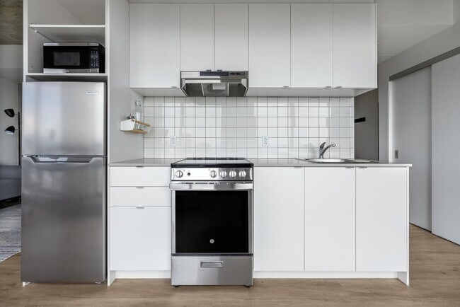 Building Photo - 1555 Boul. René-Lévesque O