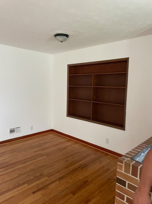 Foto del edificio - 1405 Woodland Dr
