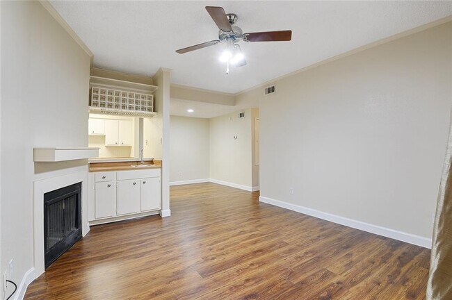 Building Photo - 2125 Augusta Dr