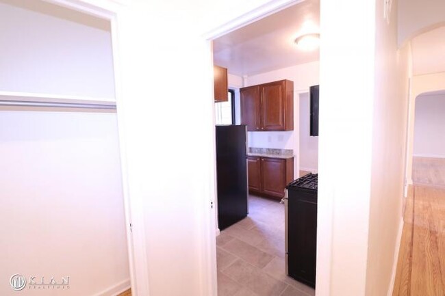 Building Photo - 2 bedroom in REGO PARK NY 11374