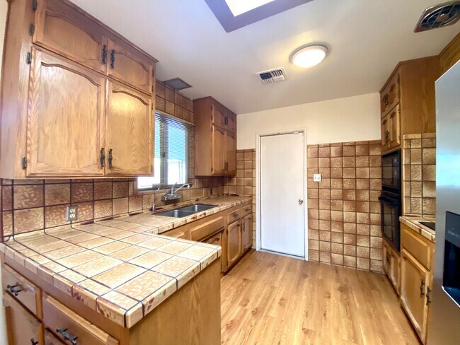 Foto del edificio - $2,050 Clovis & Gettysburg, 3 Bedroom Home...