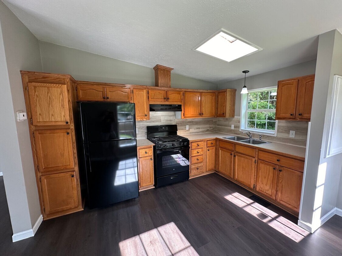 Primary Photo - 3 bed, 2 bath remodeled Home for rent in W...