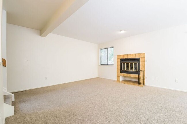 Building Photo - 72 Genesee Ct