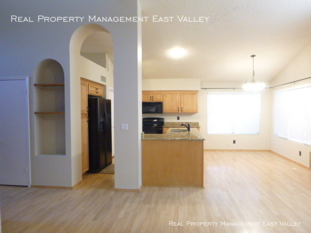 Building Photo - 4 Bedroom with Pool and RV gate in North Mesa
