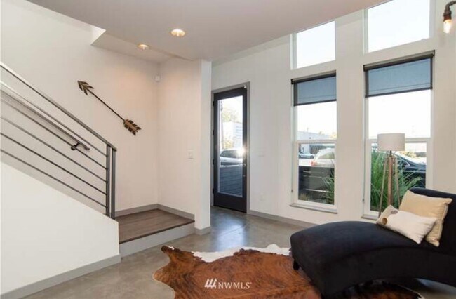 Building Photo - Welcome Home 2 bd 2 ba - Georgetown Townhome