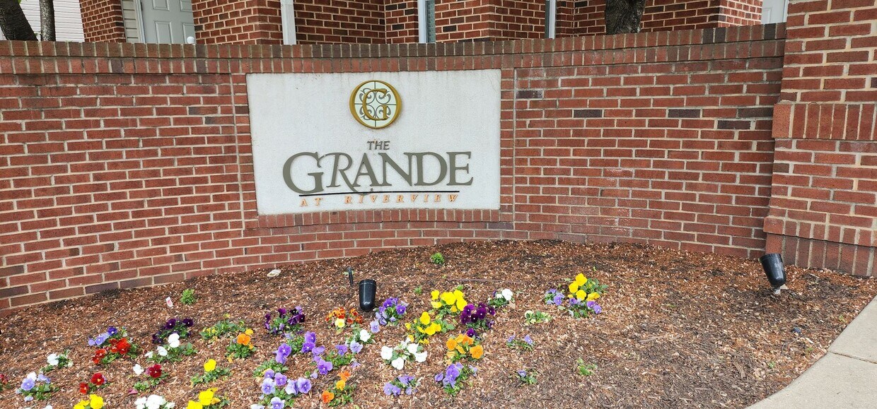 Foto principal - The Grande in Conshohocken condo available...