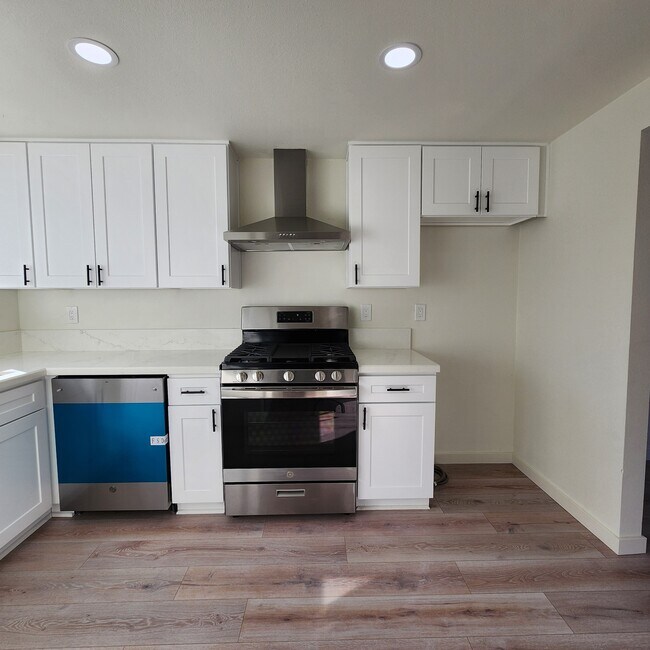 Building Photo - 437 Reed Way