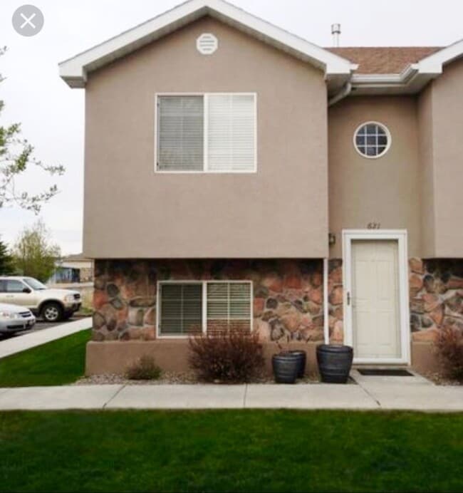 Building Photo - 621 Valinda Ln