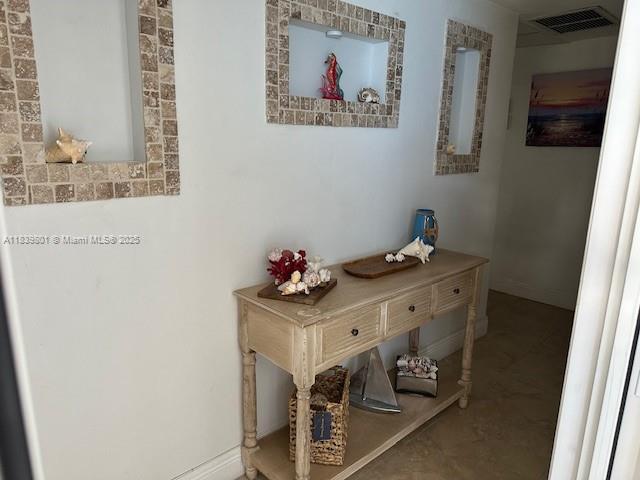 Building Photo - 320 S Surf Rd