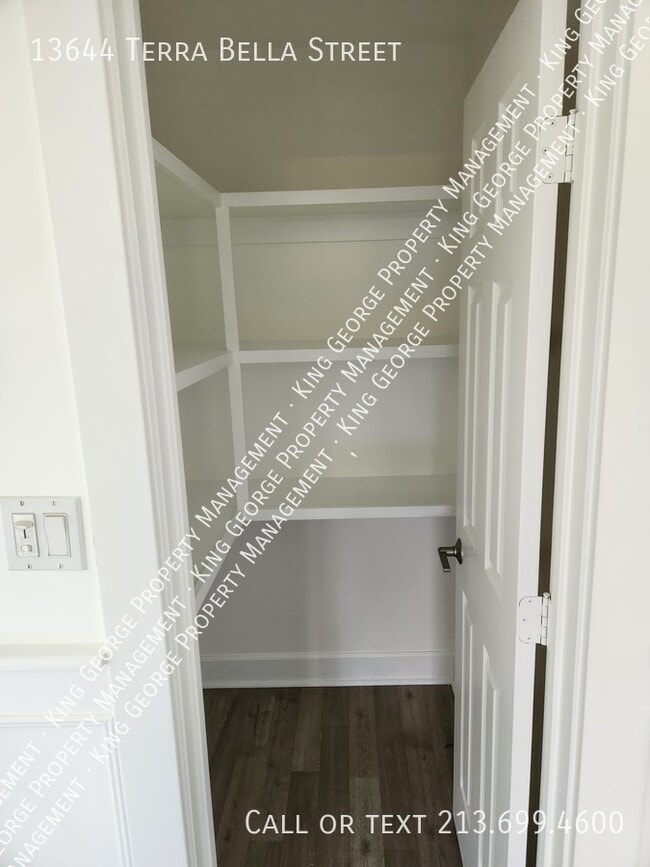 Building Photo - Beautiful 2 bedroom 1 bath home with solar...